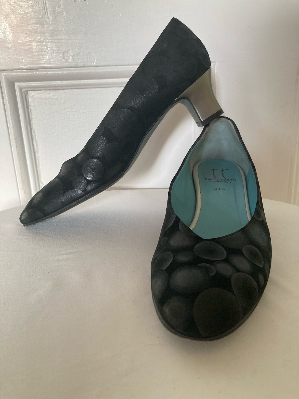 Thierry Rabotin Italy black pumps silver heel subtle circles bubbles 38.5 vguc